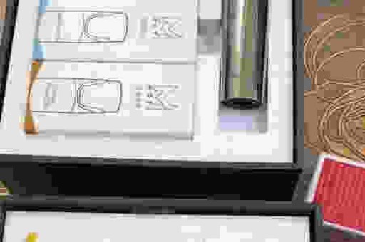 relx悦刻迷你版充电仓VS超薄版充电仓